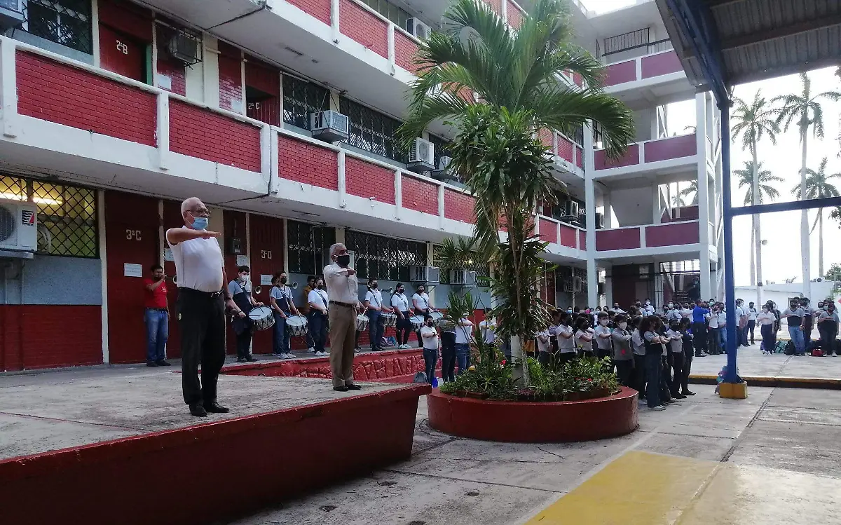 En la Escuela Secundaria General No. 2 Lauro Aguirre se vieron forzados a suspender actividades Facebook